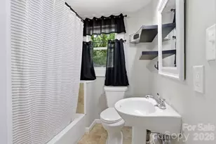197 Mulberry St, Clyde, NC 28721 - Photo 15