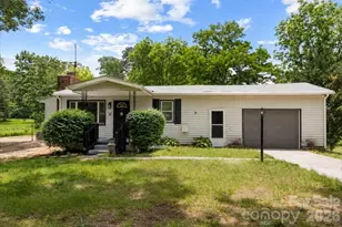 1323 Locust Grove Rd, Hendersonville, NC 28792 - Photo 1