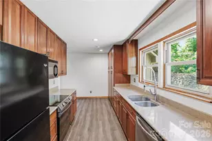 207 Wood Dale Dr, Hendersonville, NC 28791 - Photo 11