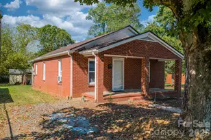 728 21st St SW, Hickory, NC 28602 - Photo 1