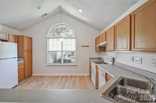 10630 Sleigh Bell Ln, Charlotte, NC 28216 - Photo 9
