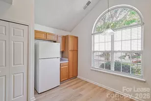 10630 Sleigh Bell Ln, Charlotte, NC 28216 - Photo 13