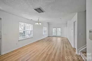 10630 Sleigh Bell Ln, Charlotte, NC 28216 - Photo 5