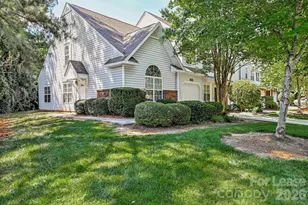 10630 Sleigh Bell Ln, Charlotte, NC 28216 - Photo 3