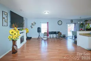 9728 Crooms Ct, Charlotte, NC 28215 - Photo 5