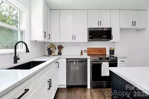 2038 Sandhurst Dr, Charlotte, NC 28205 - Photo 17