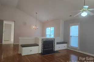2615 Merion Hills Ct, Charlotte, NC 28269 - Photo 5