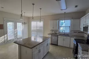 2615 Merion Hills Ct, Charlotte, NC 28269 - Photo 11
