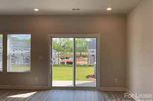 5042 Kellaher Pl, Charlotte, NC 28216 - Photo 11