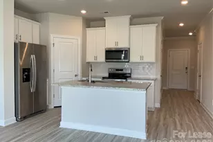 5042 Kellaher Pl, Charlotte, NC 28216 - Photo 5