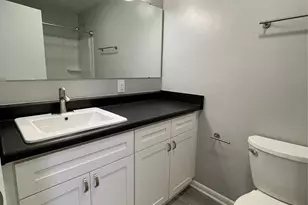 2815 Ravencroft Dr, Charlotte, NC 28208 - Photo 9