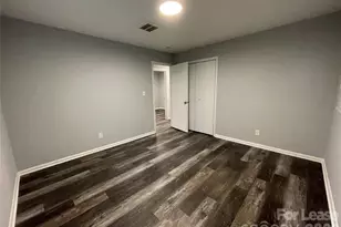 2815 Ravencroft Dr, Charlotte, NC 28208 - Photo 13