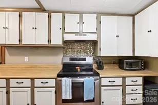 2802 Beaverdam Rd, Canton, NC 28716 - Photo 9
