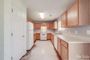 5414 Peachwood Dr, Charlotte, NC 28216 - Photo 17