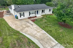 1709 Essen Ln, Gastonia, NC 28054 - Photo 3