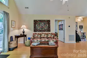 13 Silver Pl, Black Mountain, NC 28711 - Photo 5