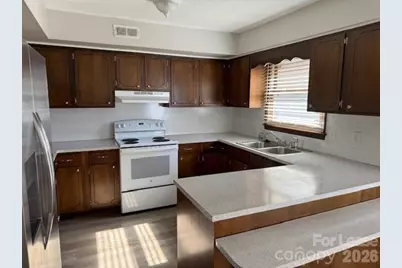 1334 12th Street NE, Hickory, NC 28601 - Photo 5