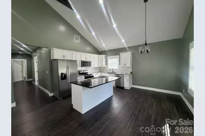 364 Carolina Avenue Avenue #2, Marion, NC 28752 - Photo 3