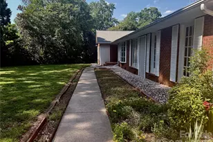 5500 Saddlewood Ln, Mint Hill, NC 28227 - Photo 3