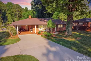 1556 Nottingham Dr, Newton, NC 28658 - Photo 1