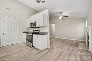 5463 Realtree Ln, Charlotte, NC 28214 - Photo 7