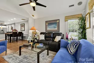 7444 Hurstbourne Green Dr, Charlotte, NC 28277 - Photo 9
