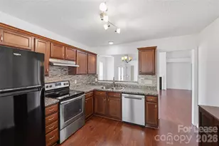 9740 Veronica Dr, Charlotte, NC 28215 - Photo 3
