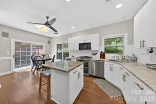 9024 Bonnie Briar Cir, Charlotte, NC 28277 - Photo 9