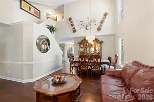 7923 Shiny Meadow Ln, Charlotte, NC 28215 - Photo 3