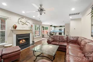 7923 Shiny Meadow Ln, Charlotte, NC 28215 - Photo 9