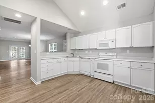 6068 Bobcat Pl, Charlotte, NC 28269 - Photo 7