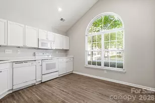6068 Bobcat Pl, Charlotte, NC 28269 - Photo 9