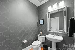 400 N Church St, Charlotte, NC 28202 - Photo 13