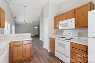 2872 Oasis Ln, Charlotte, NC 28214 - Photo 5