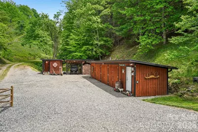 302 Battle Creek Drive, Green Mountain, NC 28740 - Photo 29