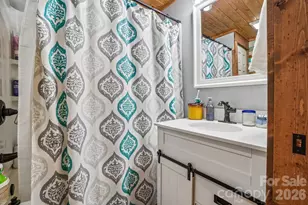 302 Battle Creek Dr, Green Mountain, NC 28740 - Photo 21
