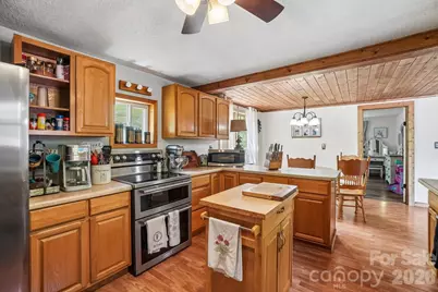 302 Battle Creek Drive, Green Mountain, NC 28740 - Photo 15