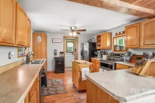 302 Battle Creek Dr, Green Mountain, NC 28740 - Photo 13
