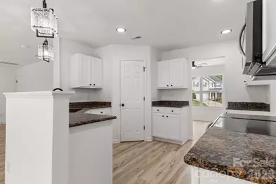 8723 Buttonwood Court, Charlotte, NC 28215 - Photo 9