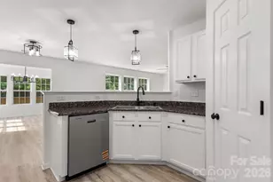 8723 Buttonwood Ct, Charlotte, NC 28215 - Photo 7