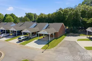 19980 Oak Leaf Cir, Cornelius, NC 28031 - Photo 3