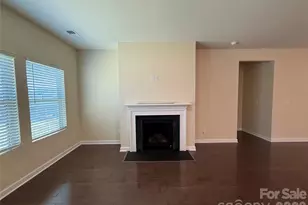 11838 Red Leaf Dr, Charlotte, NC 28215 - Photo 7