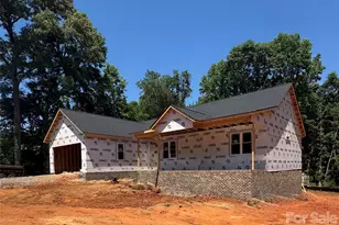 1895 Knolls Dr, Newton, NC 28658 - Photo 3