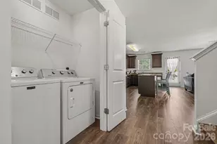 2428 Alex Ryan Dr, Charlotte, NC 28216 - Photo 5