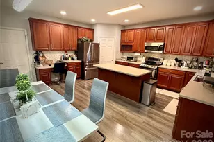 100 Drakeshire Ct, Morrisville, NC 27560 - Photo 3
