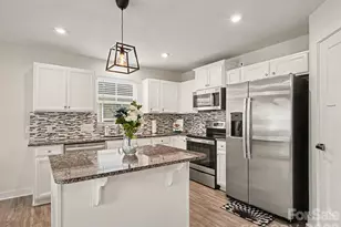 5513 Hughesdale Dr, Charlotte, NC 28215 - Photo 5
