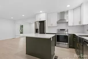 3633 Rosehaven Dr, Charlotte, NC 28205 - Photo 11