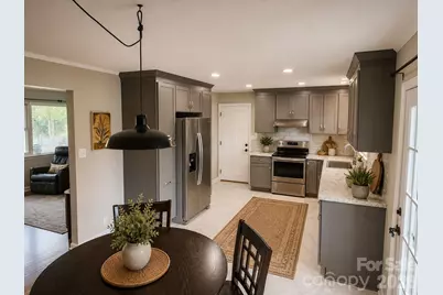 492 14th Avenue Drive NE, Hickory, NC 28601 - Photo 9