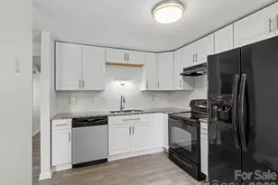 9416 Lexington Cir, Charlotte, NC 28213 - Photo 7