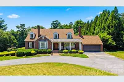 1013 14th Avenue Drive NW, Hickory, NC 28601 - Photo 3